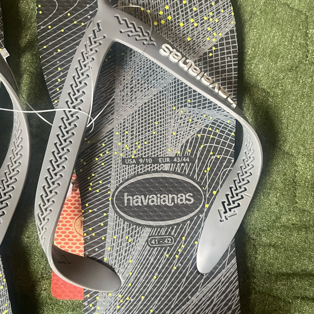 Havaianas gray flip flop sandals from Brazil - Picture 2 of 5